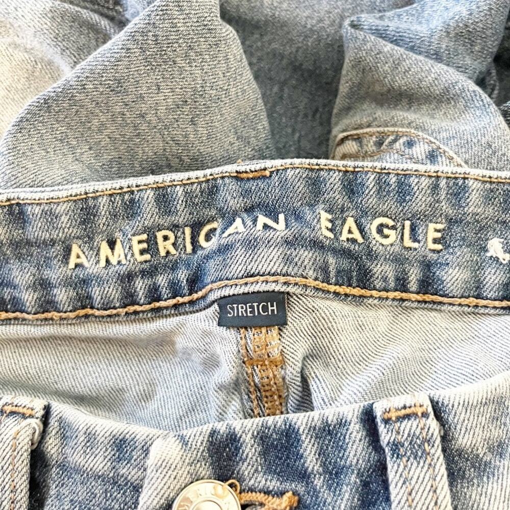 American Eagle High Rise Curvy Straight Leg Distressed Jeans Blue 6 Long - Picture 4 of 6